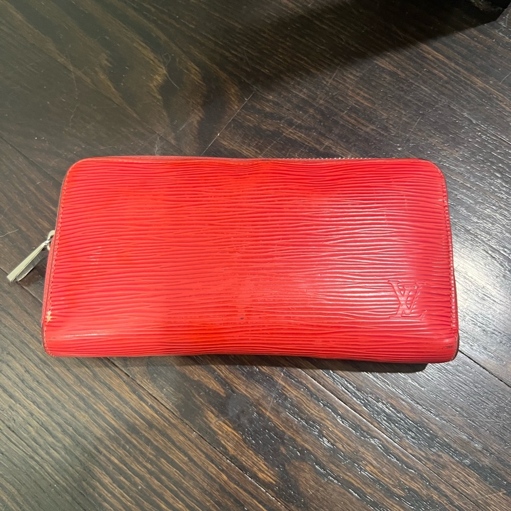 Epi red LV wallet- AUTHENTIC !